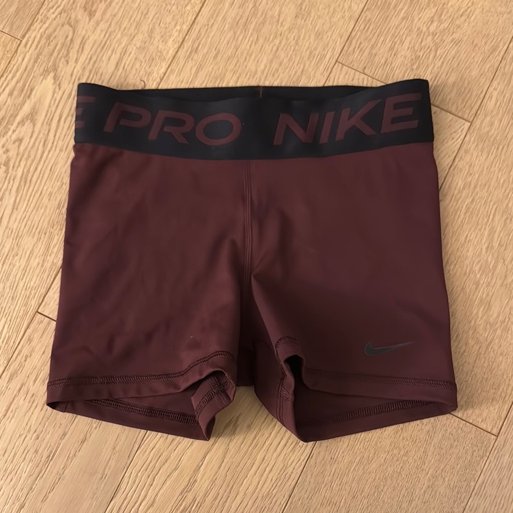 NWOT Nike Pro Training 365 3-inch shorts in burgundy | XS